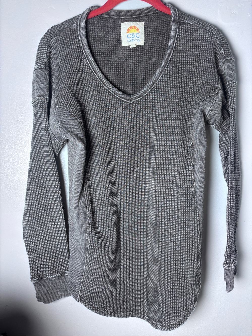 C&C California women's long-sleeve V-neck tee size small Pit
